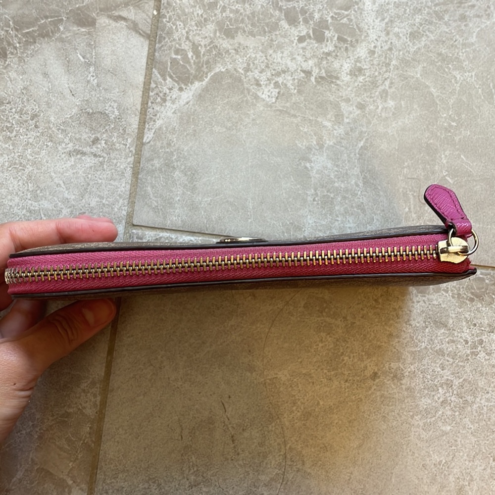 Coach Outlet Wallet - Picture 4 of 8